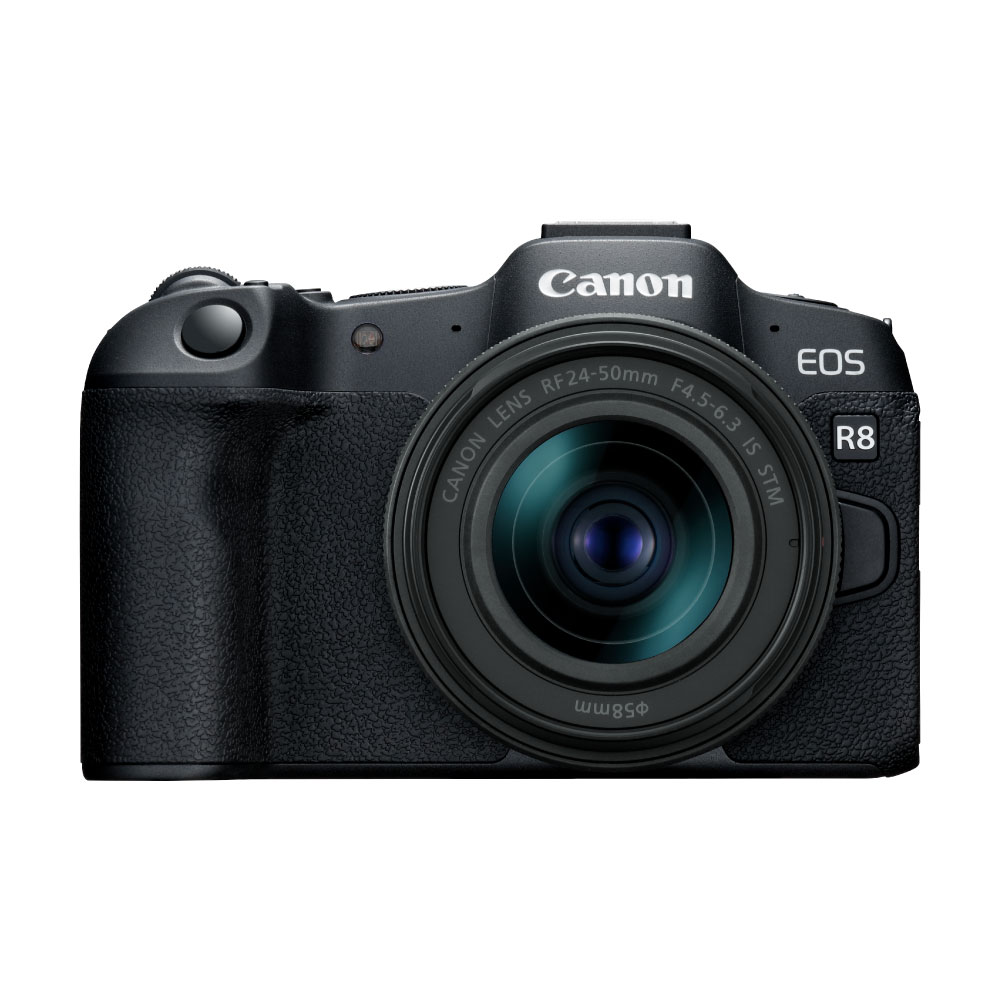 Siyah Canon EOS R8 fotoğraf makinesi ve bir lens. Lens üzerinde 'RF24-50mm F4.5-6.3 IS STM' yazısı bulunuyor.