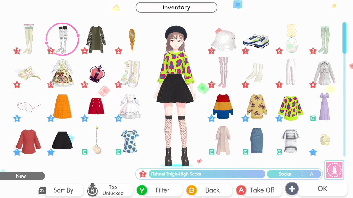 Game-interface met inventarisartikelen, een personage en kledingopties.