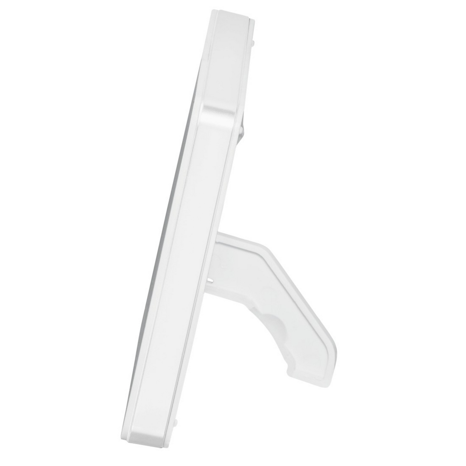 Un soporte blanco en ángulo, probablemente para una tableta o pantalla digital, con un diseño simple.