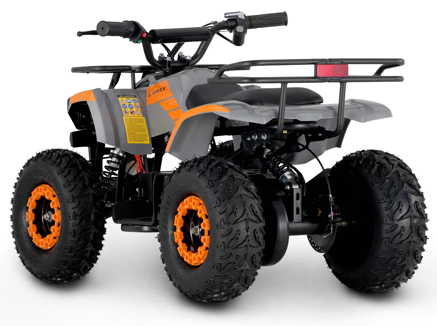 Egy szürke és narancssárga ATV hátulnézete.