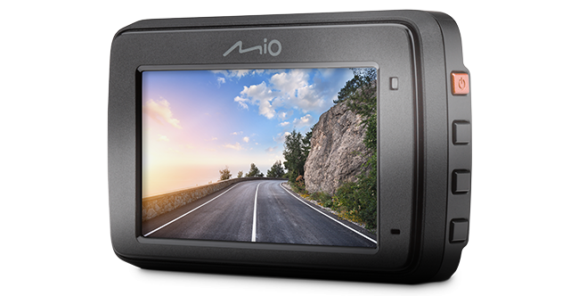 Fekete Mio dashcam hegyekkel és kék éggel, oldalsó nézetben.