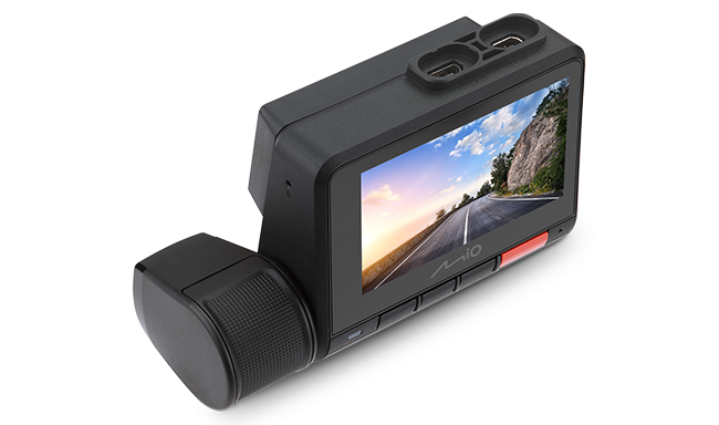 Fekete dashcam egy képernyővel, amely egy útszakaszt mutat. Gombok és egy lencse látható.