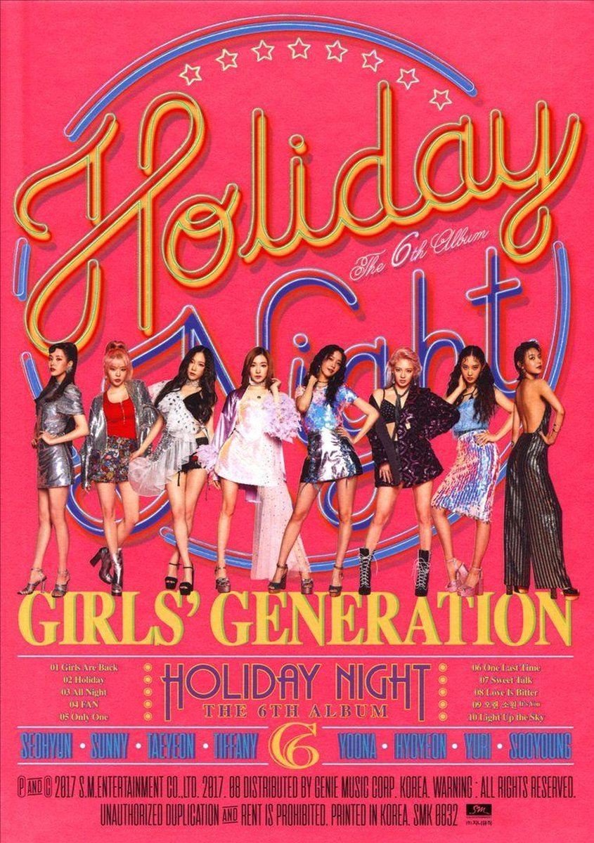 Poster van Girls' Generation, roze achtergrond. De titel "Holiday Night" in goud en blauw. Acht vrouwen in verschillende outfits.