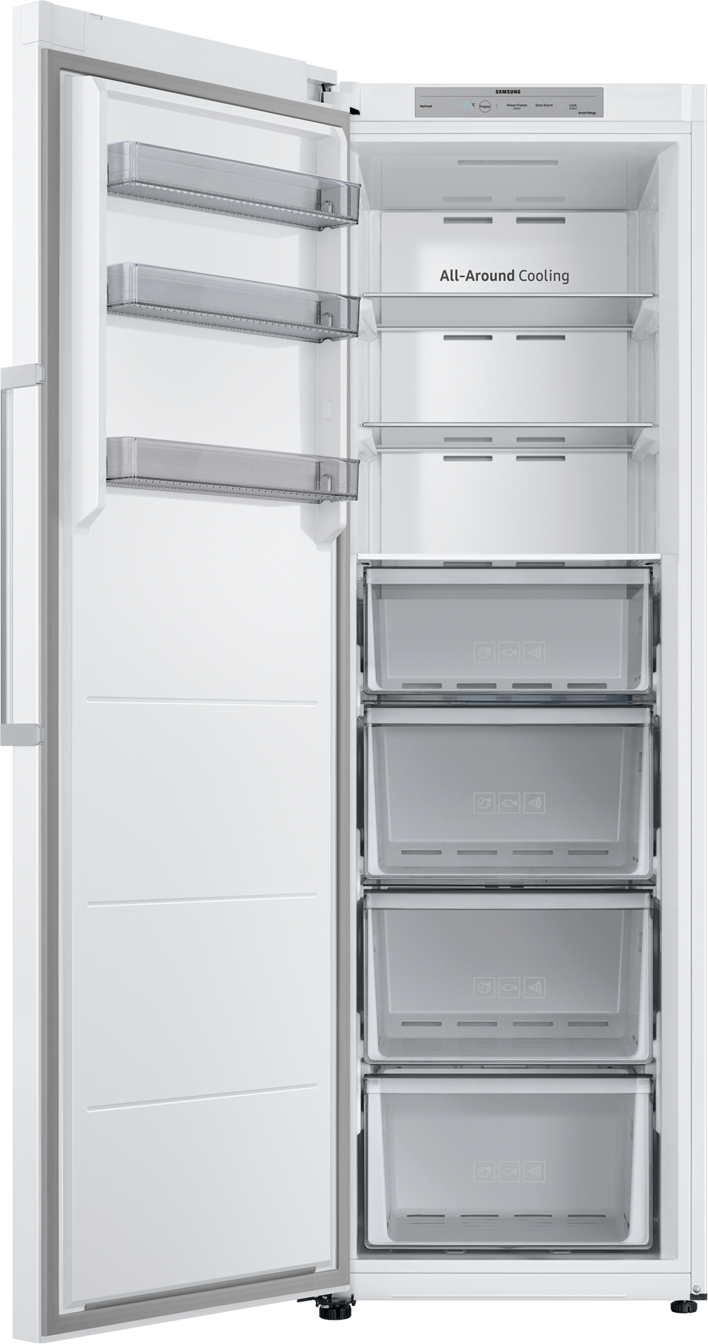 Ein weißer Kühlschrank mit offener Tür, die Regale und Schubladen zeigt.