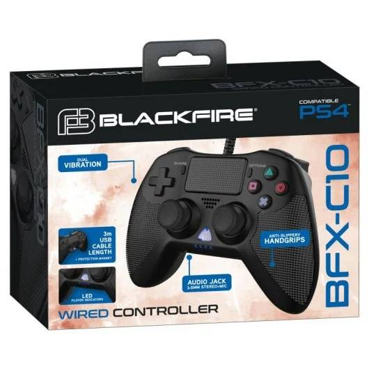 Mando con cable Blackfire para PS4, con detalles de la consola.
