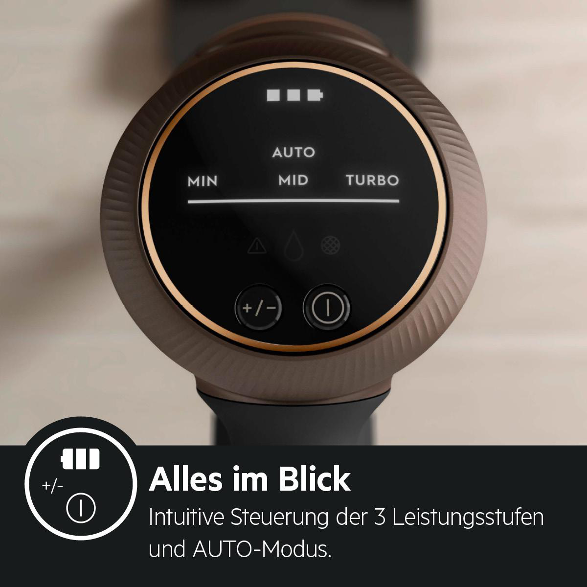 Nahaufnahme des Bedienfelds eines Staubsaugers. Braun und schwarz mit Knöpfen und Display.