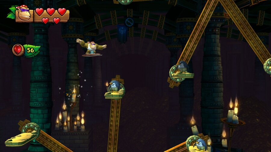 Scena z gry Donkey Kong z platformami, postaciami i świecami.