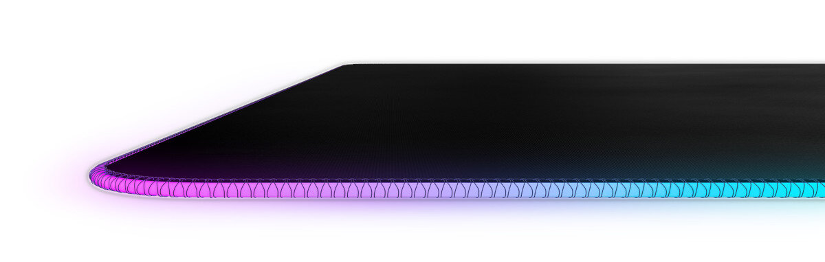 Czarna podkładka pod mysz z szytą, świecącą krawędzią. Krawędź przechodzi od różu do niebieskiego na białym tle.