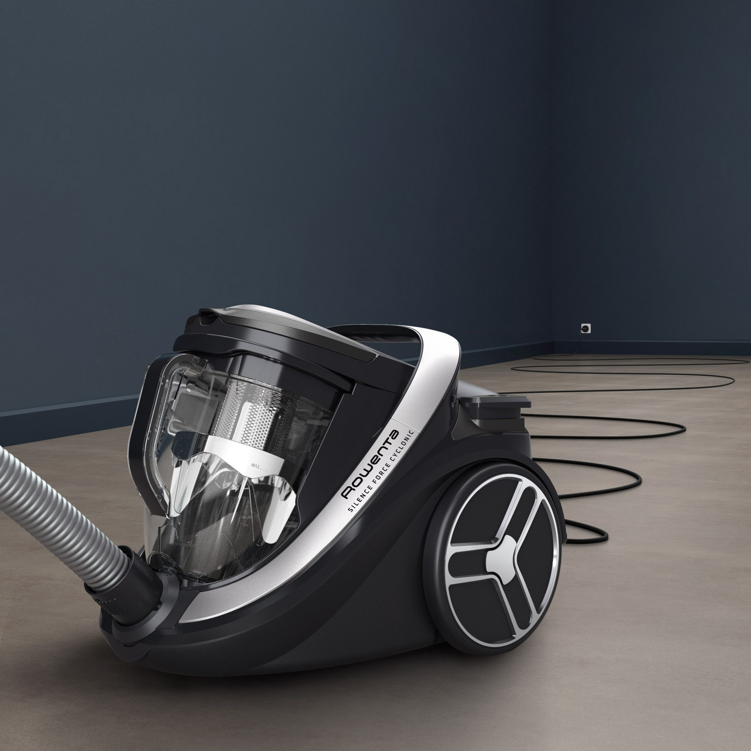 Zwart-witte Rowenta Silence Force Cyclonic stofzuiger in een kamer.