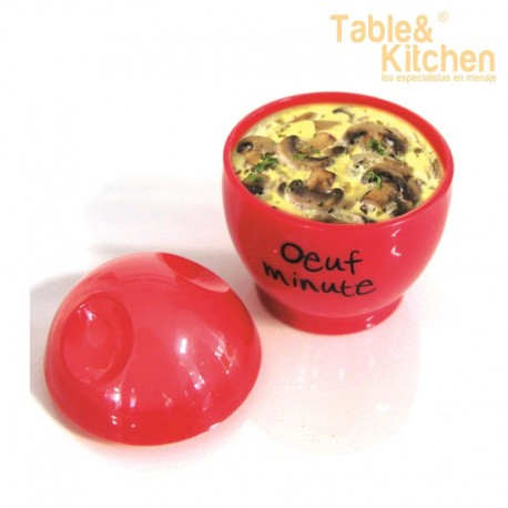 Cuenco rojo con un plato de champiñones. Tapa al lado. Texto: OEUF MINUTE.