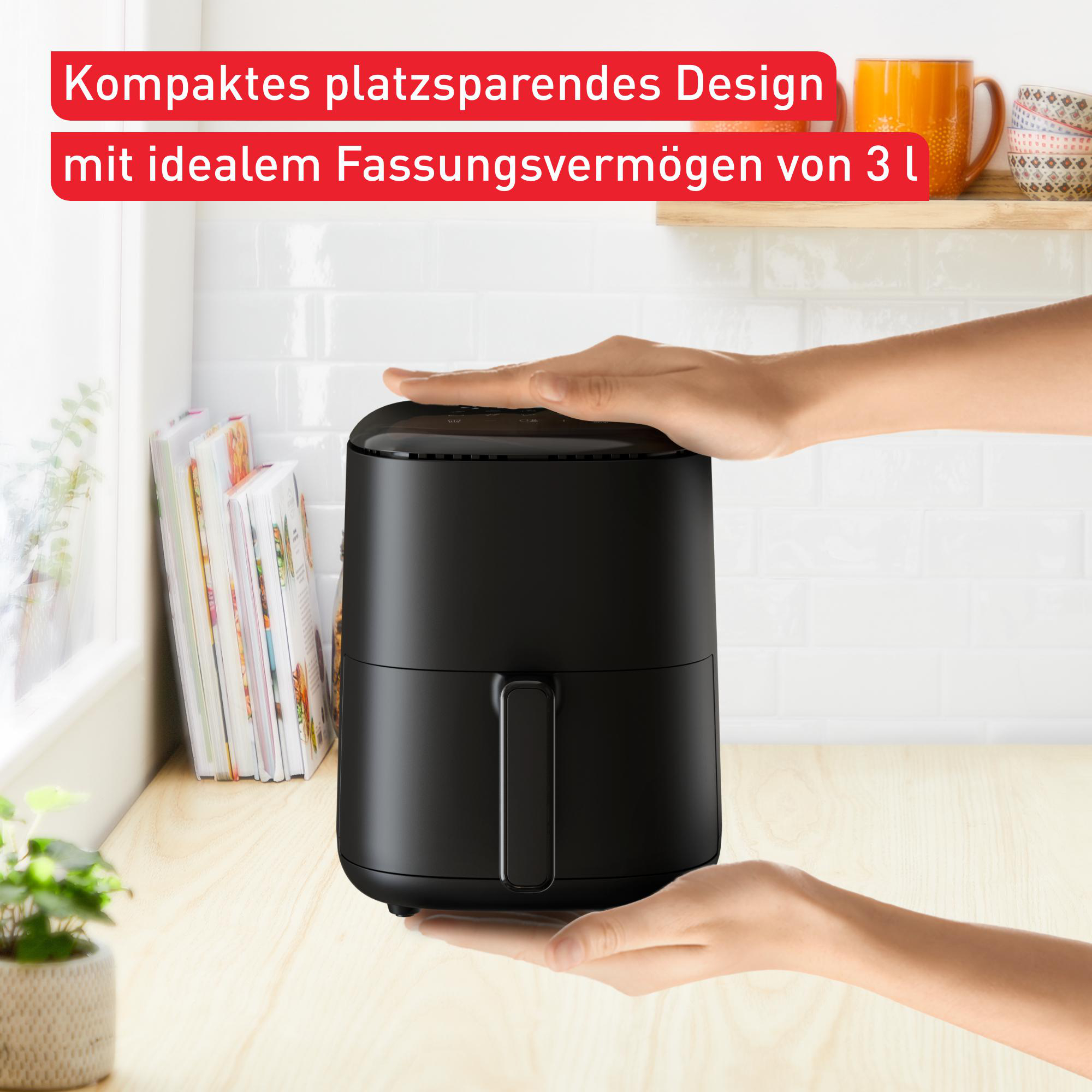 Schwarze Heißluftfritteuse mit Hand, Text: Kompaktes Design, 3L Fassungsvermögen.