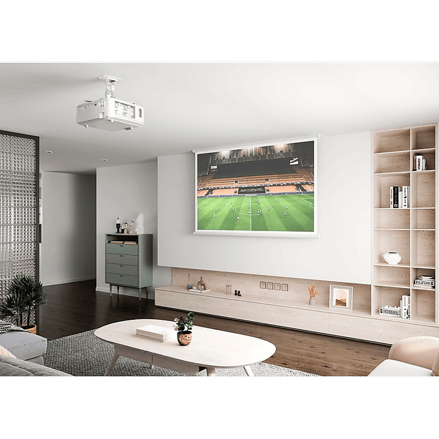 Salon avec un écran de projection montrant un match de football.
