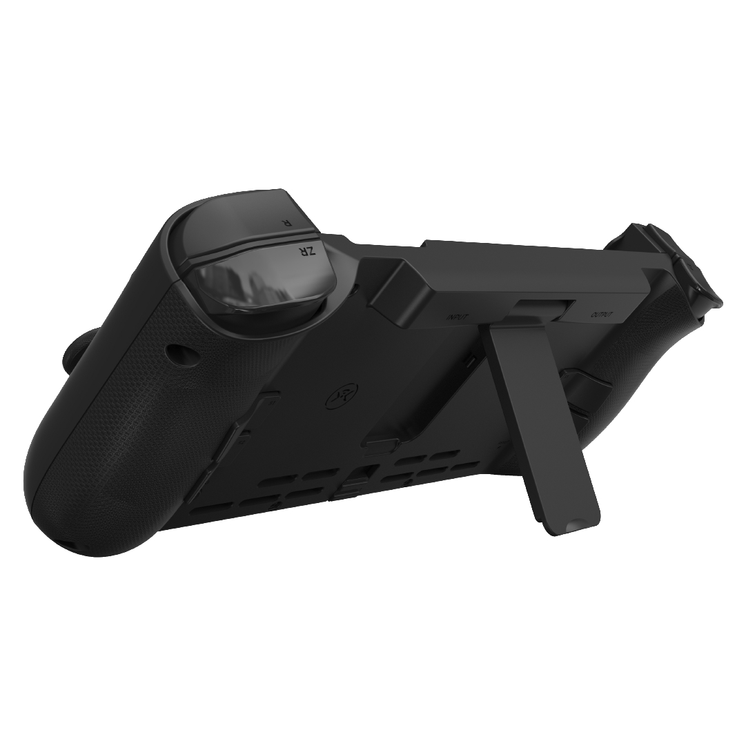 Rückansicht eines schwarzen Gamecontrollers. Auf der Rückseite ist ein Ständer geöffnet.