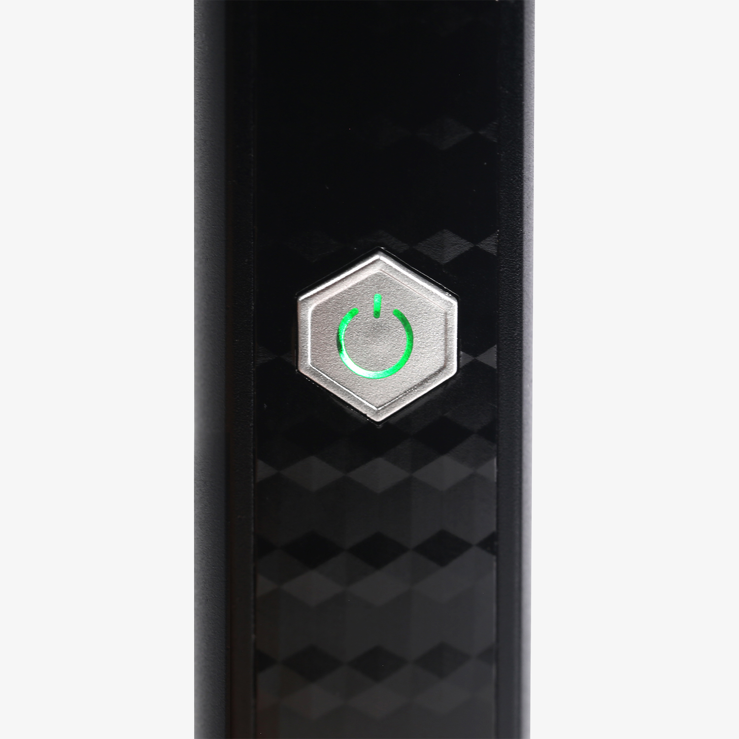 Dispositivo nero con un pulsante di accensione che si illumina di verde.