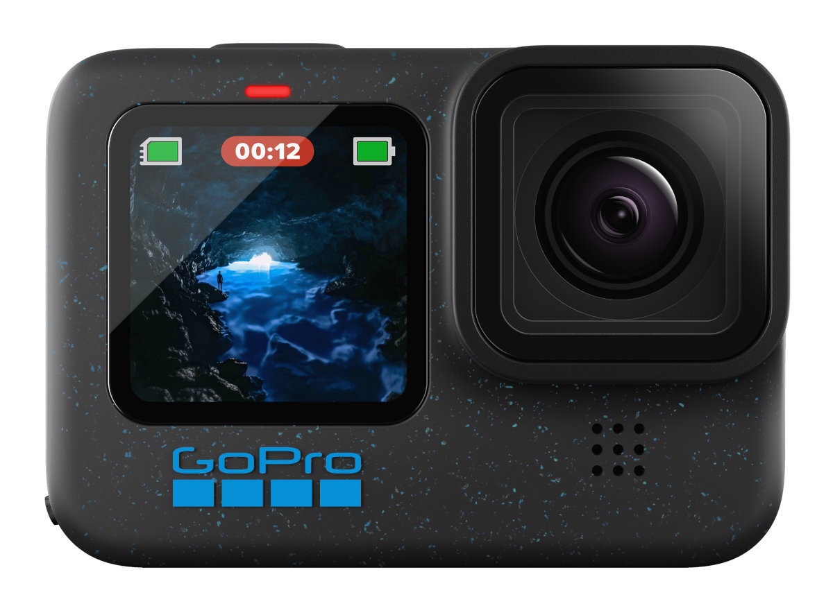 Kamera GoPro z ekranem wyświetlającym scenę jaskini. Czarny korpus z niebieskim logo.
