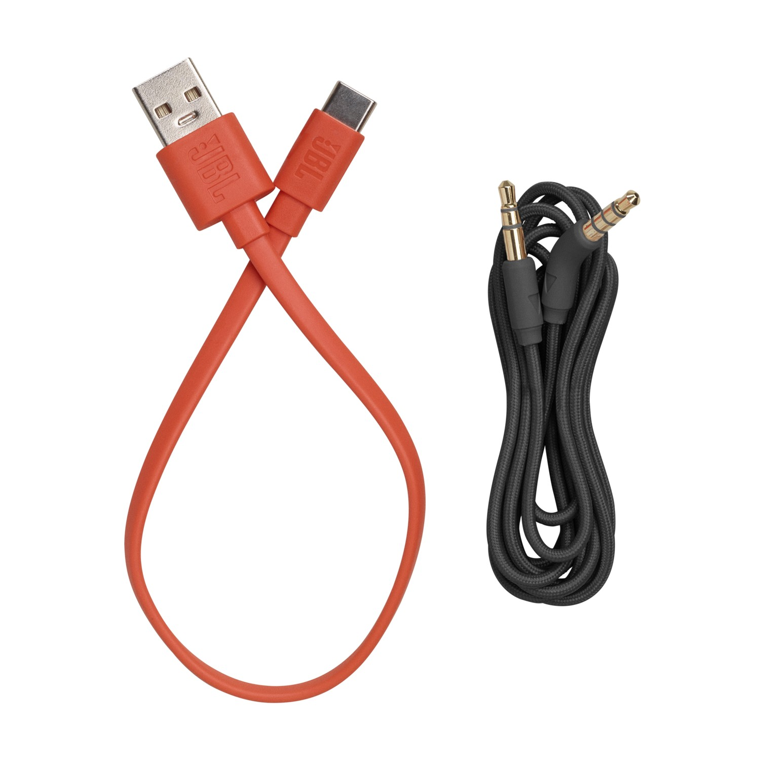 Oranje USB-C-kabel en een zwarte 3,5 mm audiokabel.