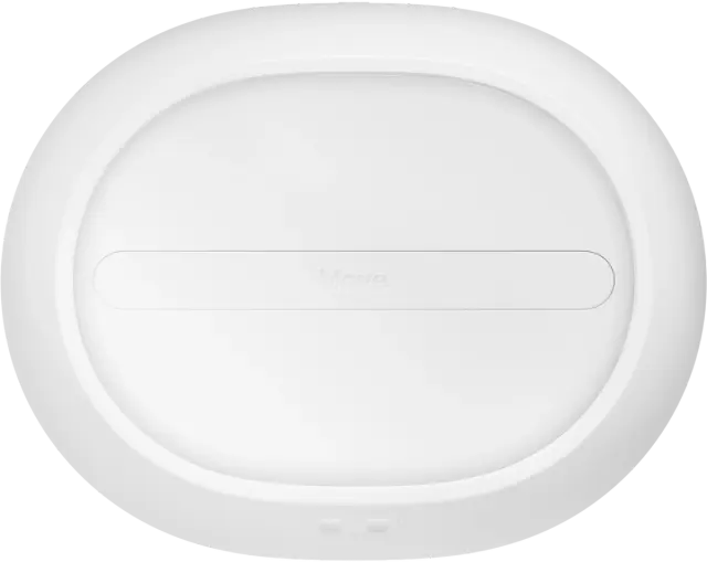 Un appareil blanc et rond avec un ovale encastré et deux petits cercles en dessous. Surface blanche pure.