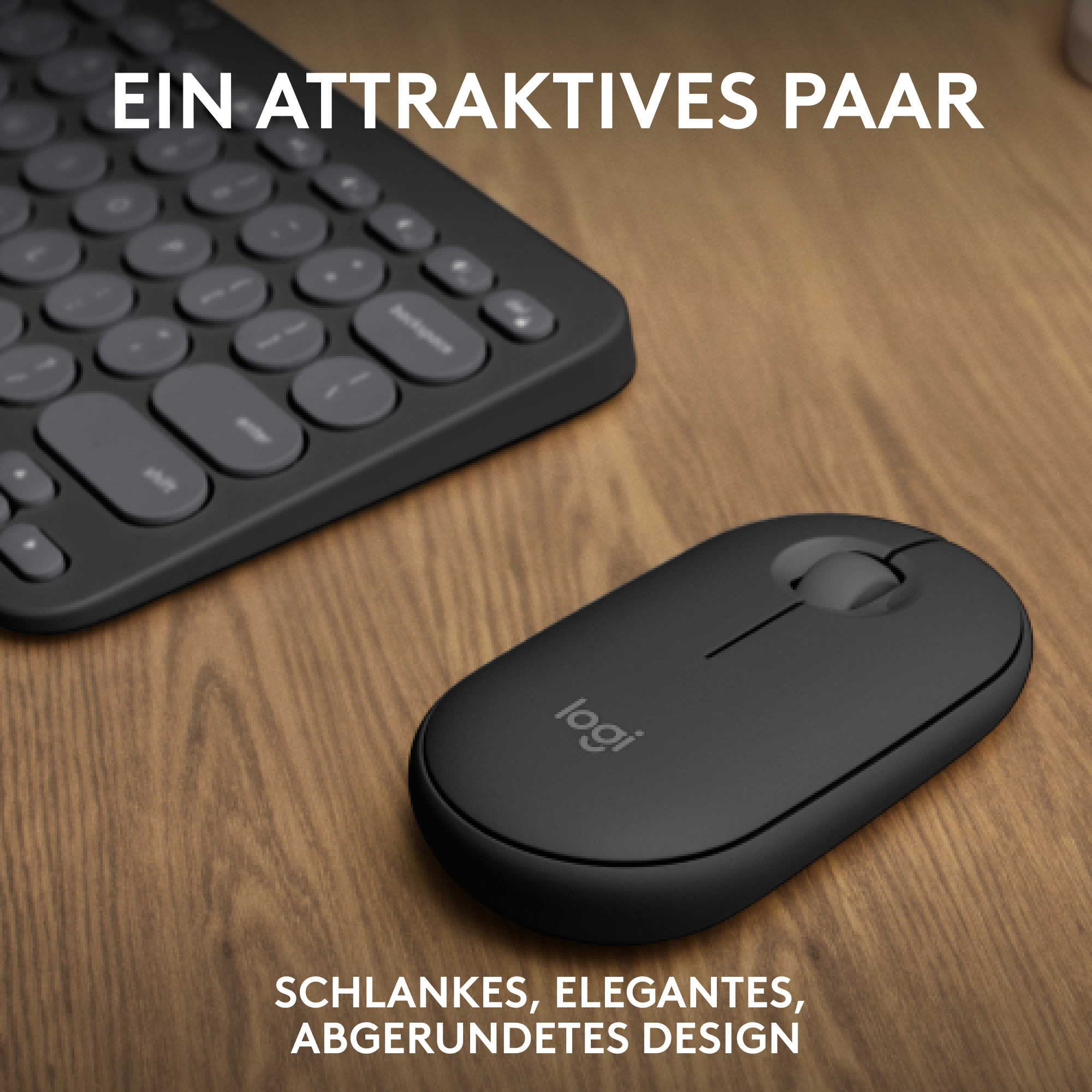Schwarze Maus und Tastatur auf einem Holztisch. Text oben und unten.
