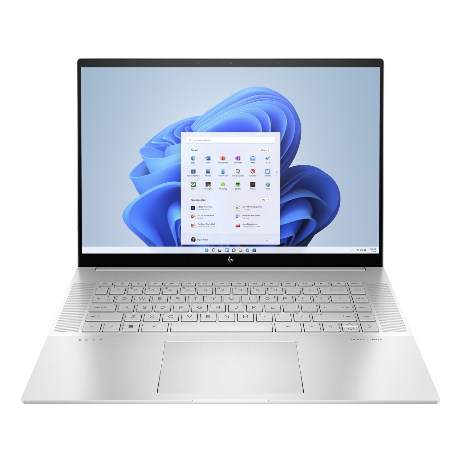 Zilveren laptop open, lichtblauw scherm met Windows-interface, zwarte achtergrond.