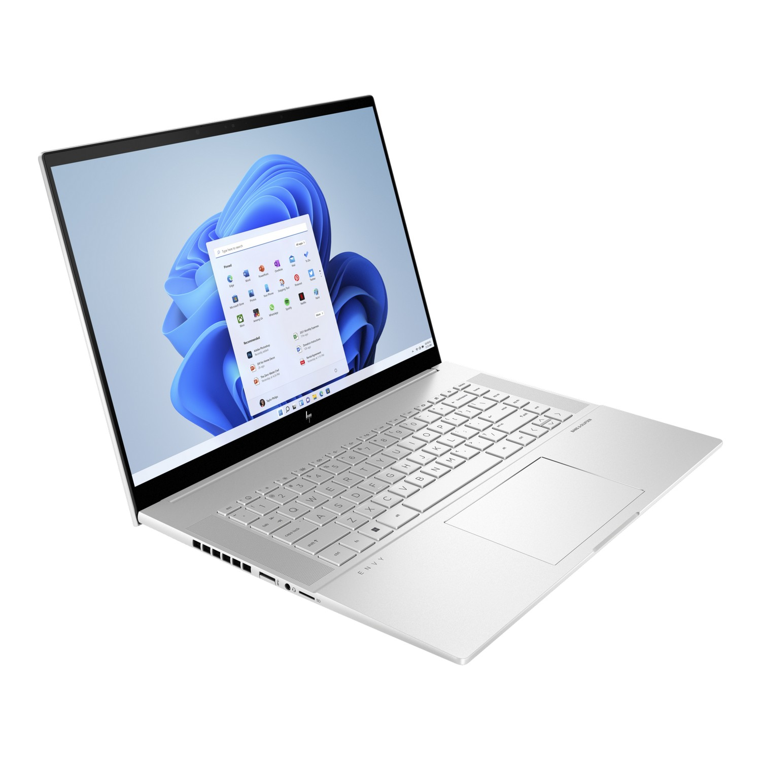 Zilveren laptop open, scherm toont Windows 11, op wit oppervlak.