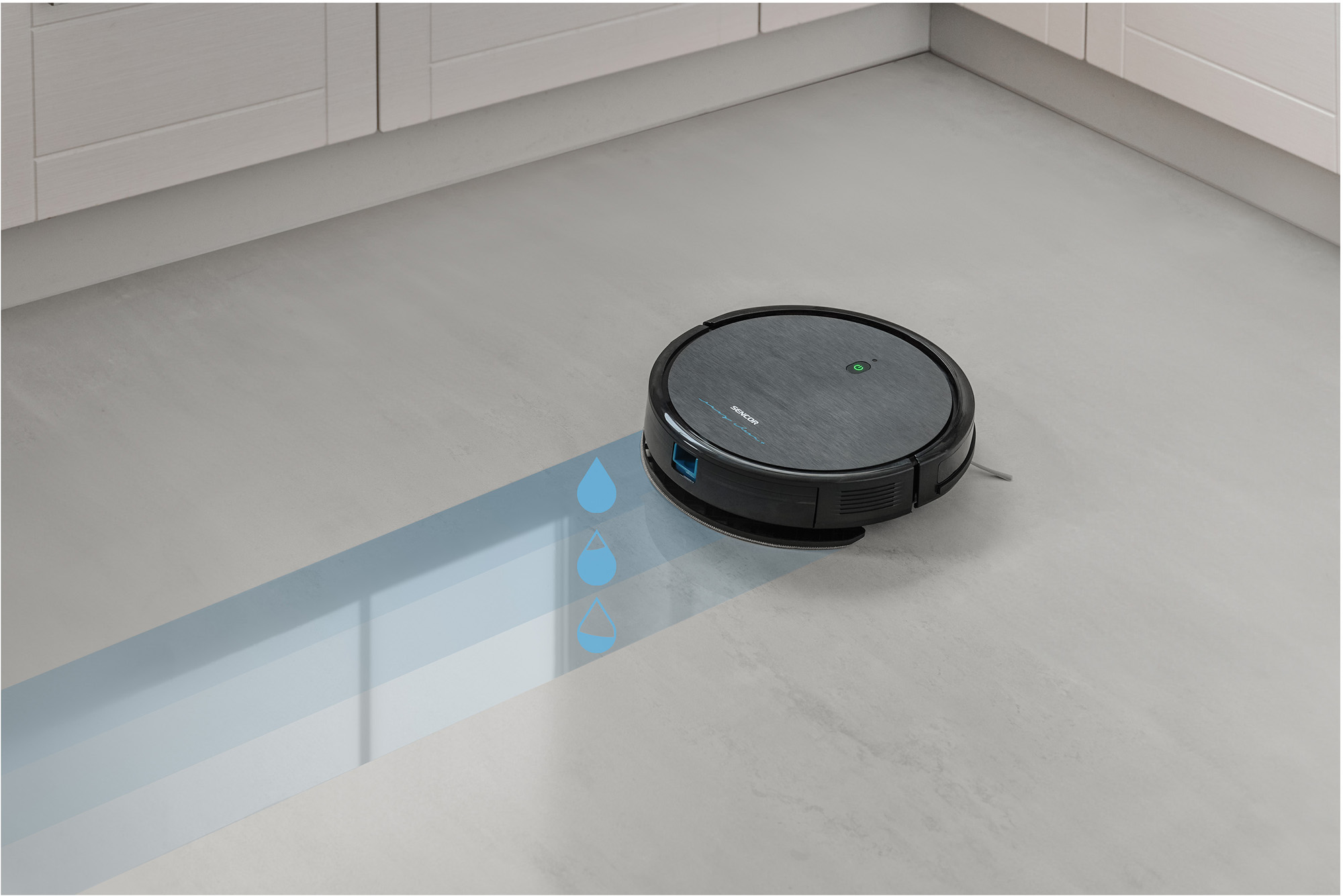 Egy fekete-szürke robotporszívó szürke padlón, kék vízcseppekkel.