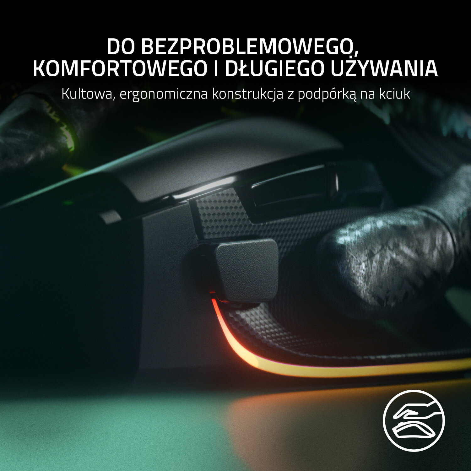 Zbliżenie czarnej myszy do gier. Pokazuje podpórkę pod kciuk i boczne przyciski, podświetlane na pomarańczowo i czerwono.