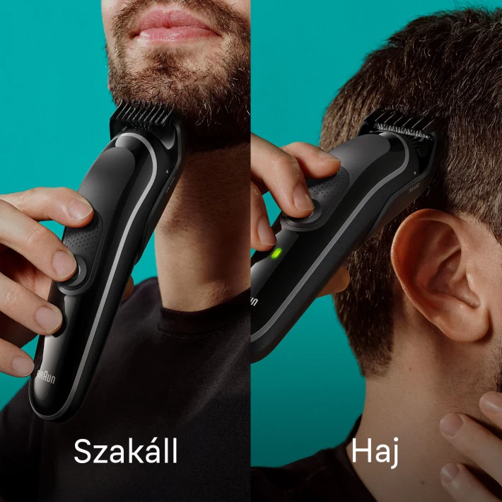 Egy férfi fekete Braun borotvával borotválja a szakállát és a fejét. A háttér türkiz.