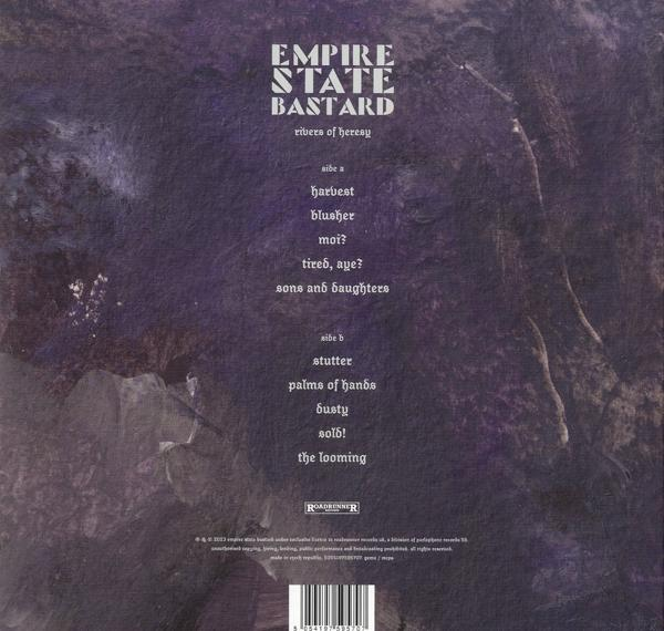 Albumcover mit Songtiteln und Text auf lila Hintergrund.