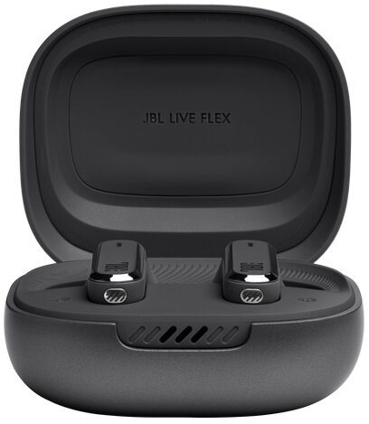 Czarne słuchawki z otwartym etui. Etui i słuchawki znajdują się na białym tle.