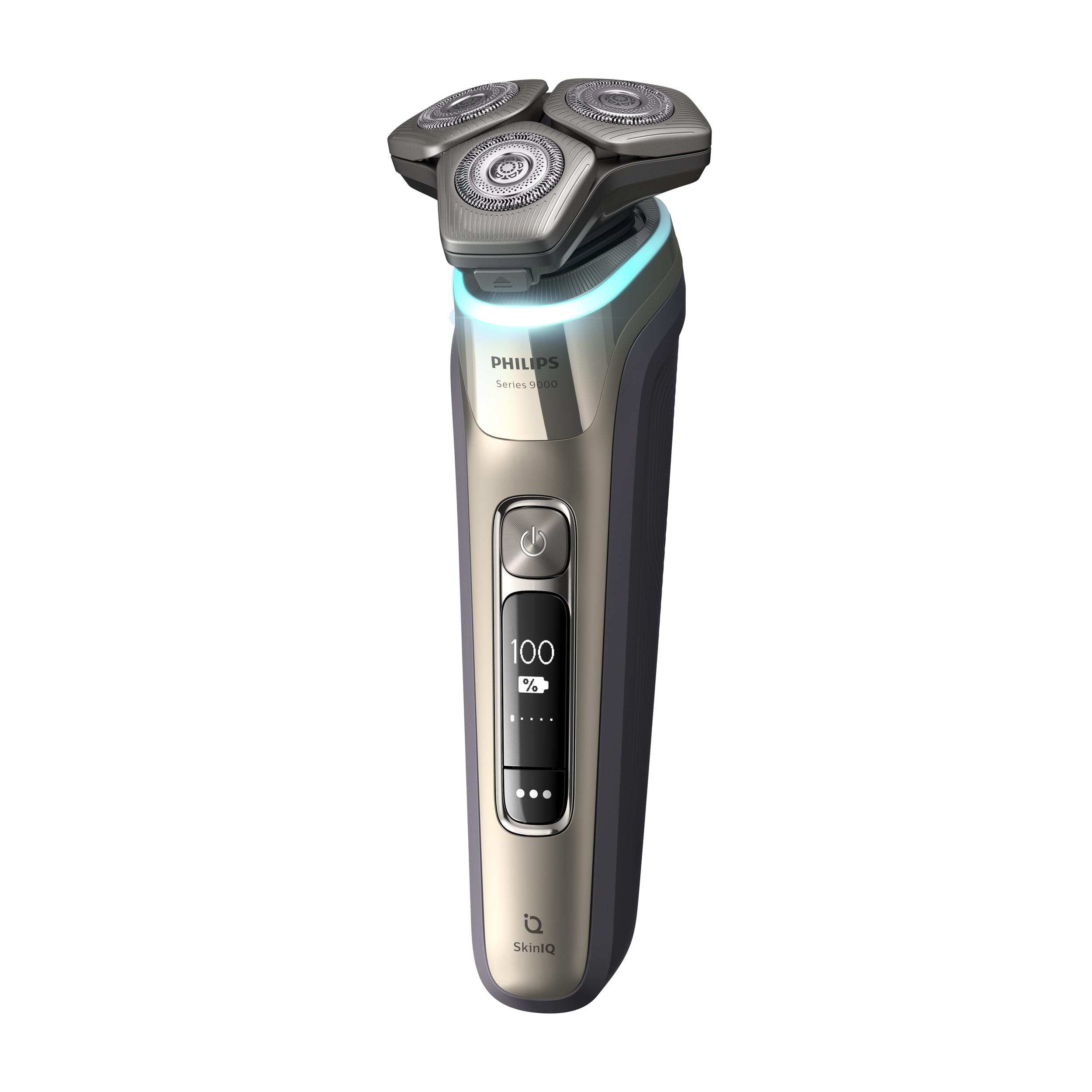 Ein Mann mit Dreadlocks rasiert sich mit einem schwarzen Trimmer die Achselhaare.