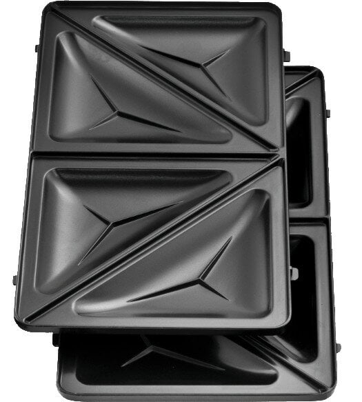 Ułożony w stos czarny opiekacz do kanapek z kątowymi płytami.