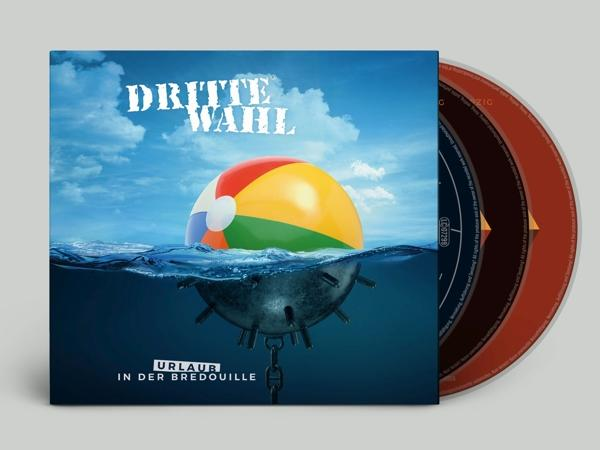 CD-Cover mit einem Strandball auf dem Wasser, einer Mine und Text auf Deutsch.