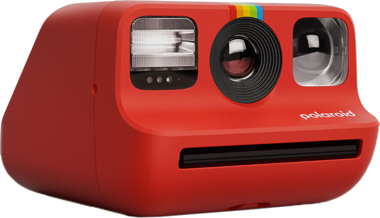 Piros Polaroid kamera lencsével és vakuval. Szivárvány csík van a tetején.