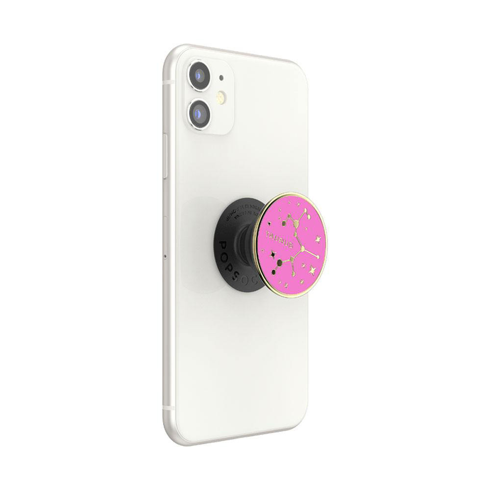 Weißes Telefon mit einem pinkfarbenen PopSocket mit einem Sternbild-Design auf weißem Hintergrund.