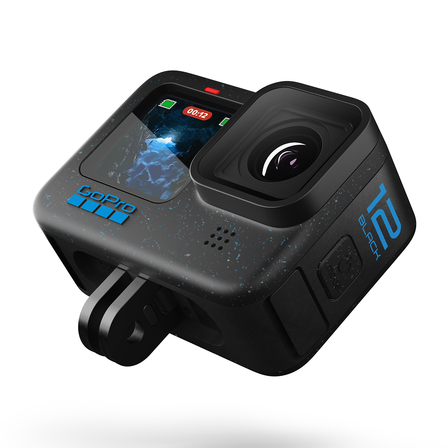Fotocamera GoPro nera con schermo che mostra una scena d'acqua blu. La fotocamera è etichettata '12 BLACK'.