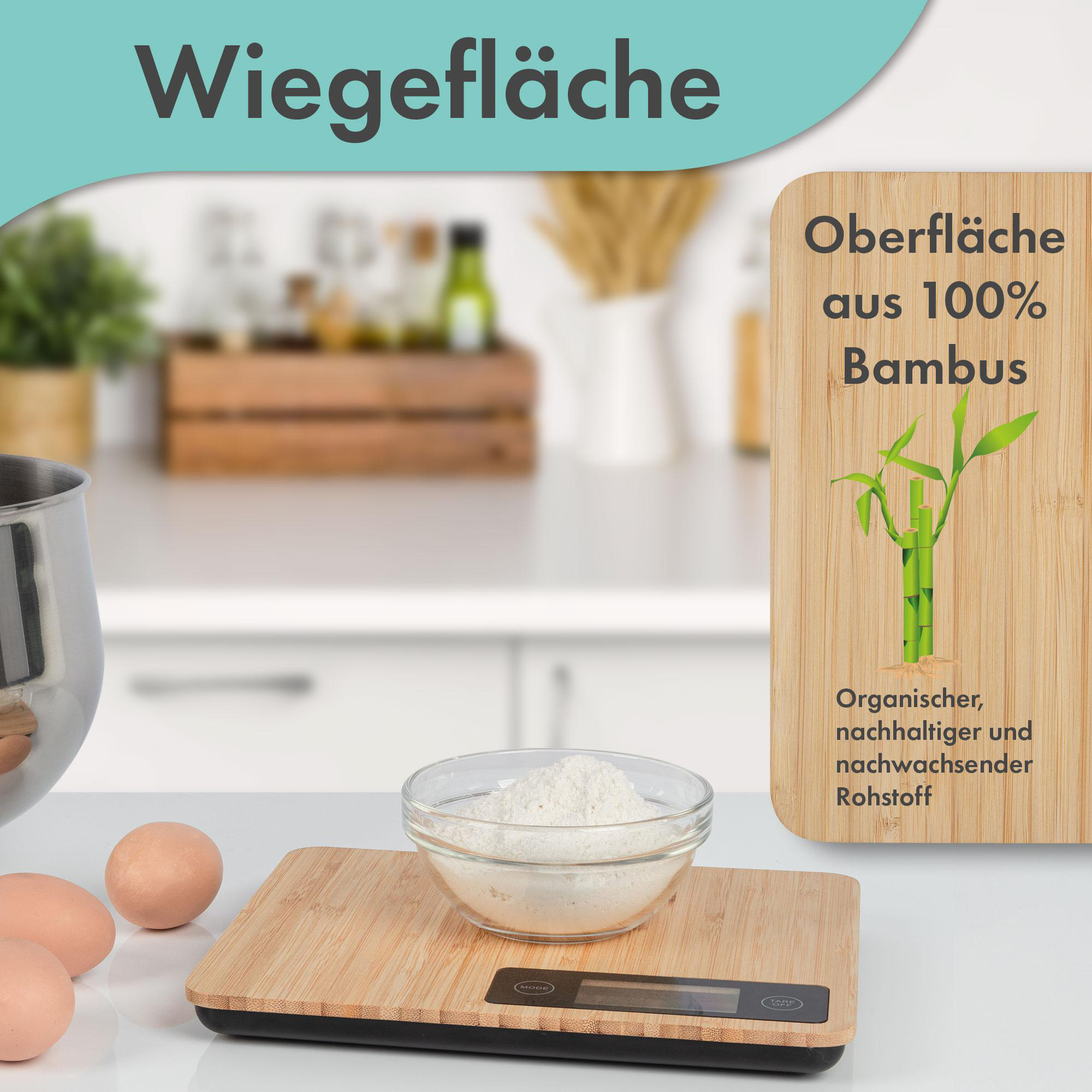 Eine Küchenwaage mit einer Schüssel Mehl, Eiern und einem Schneidebrett mit Text, verschwommener Hintergrund.