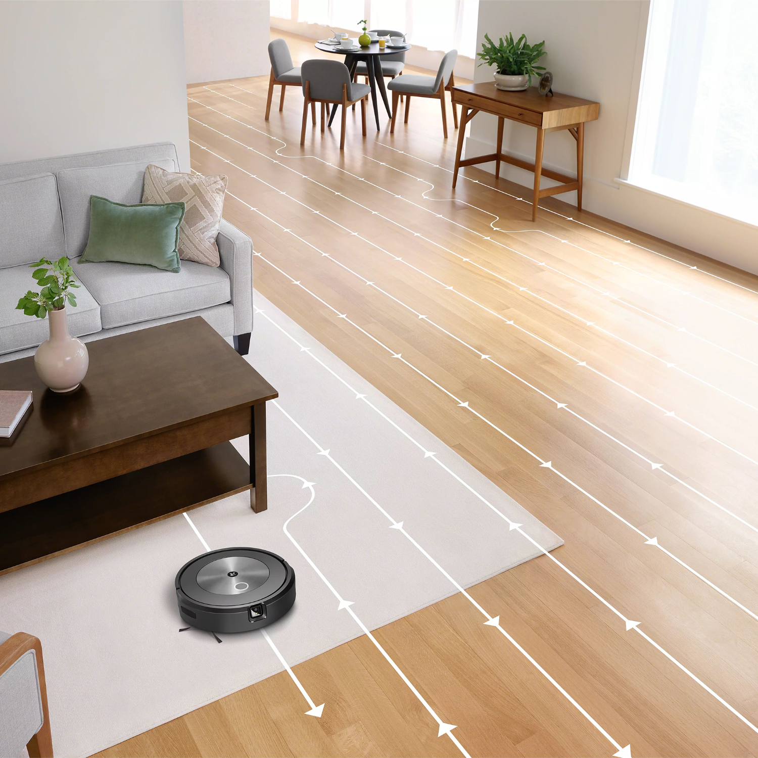 Een robotstofzuiger op een houten vloer, schoonmaakpad gemarkeerd met pijlen.