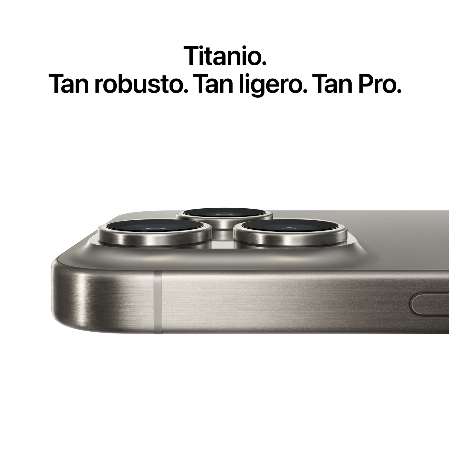 Primer plano de un teléfono con tres lentes, texto: Titanio. Tan robusto. Tan ligero...