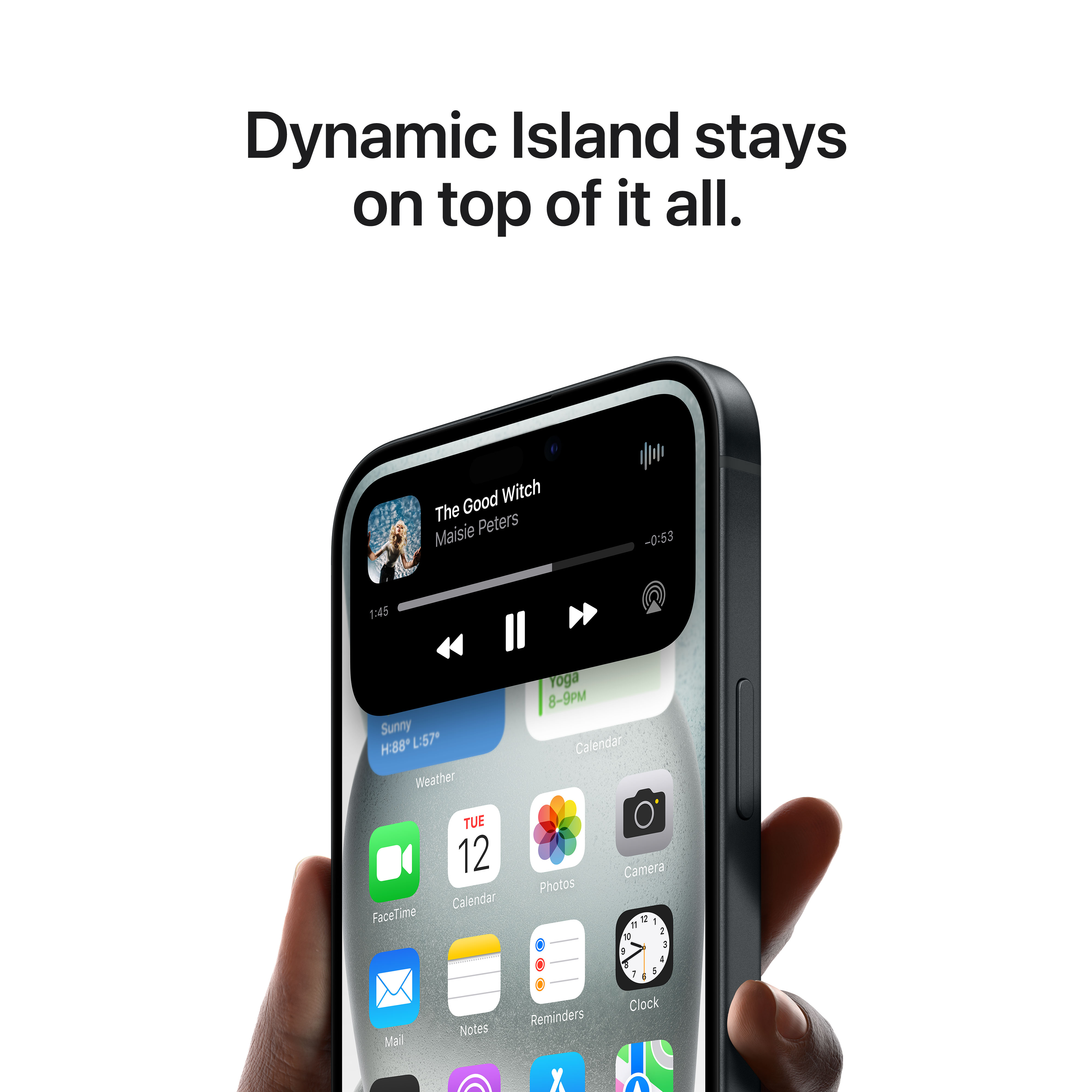 Un telefono che mostra icone di app e controlli musicali sulla Dynamic Island. È in una mano.