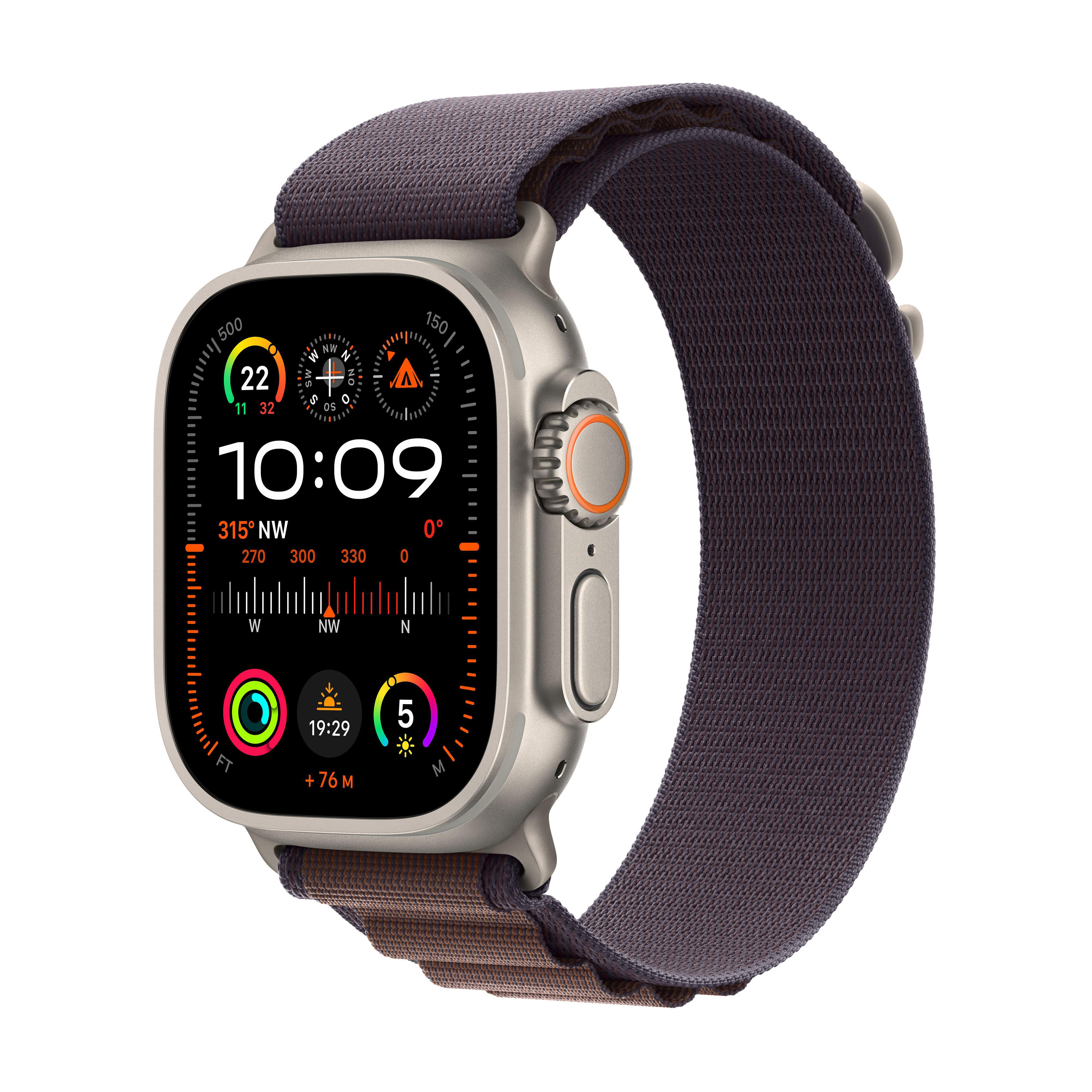 Silberne Apple Watch Ultra mit dunkelviolettem Armband, zeigt Zeit und Metriken.