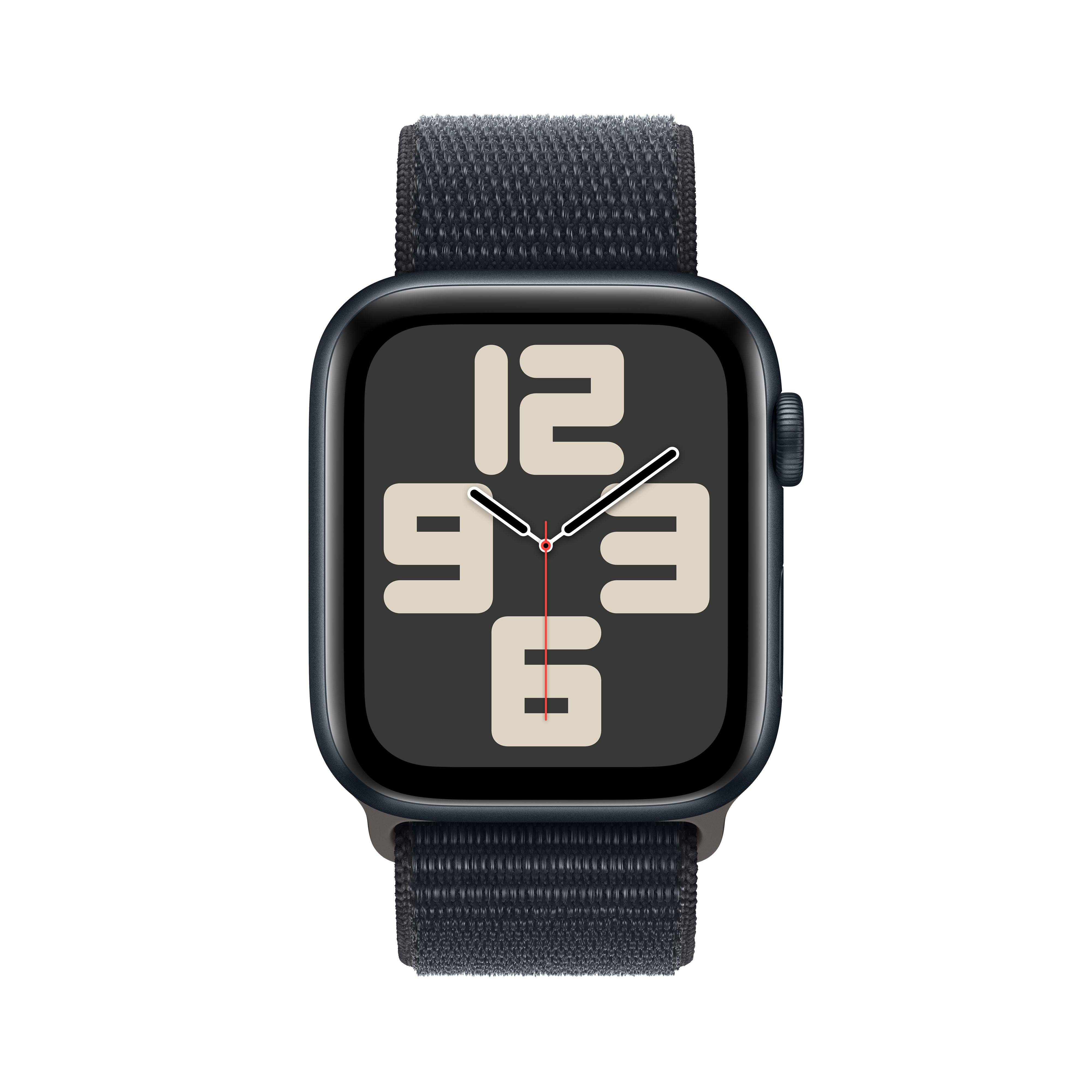 Eine Apple Watch mit blauem Stoffarmband, die eine digitale Uhrschnittstelle anzeigt.