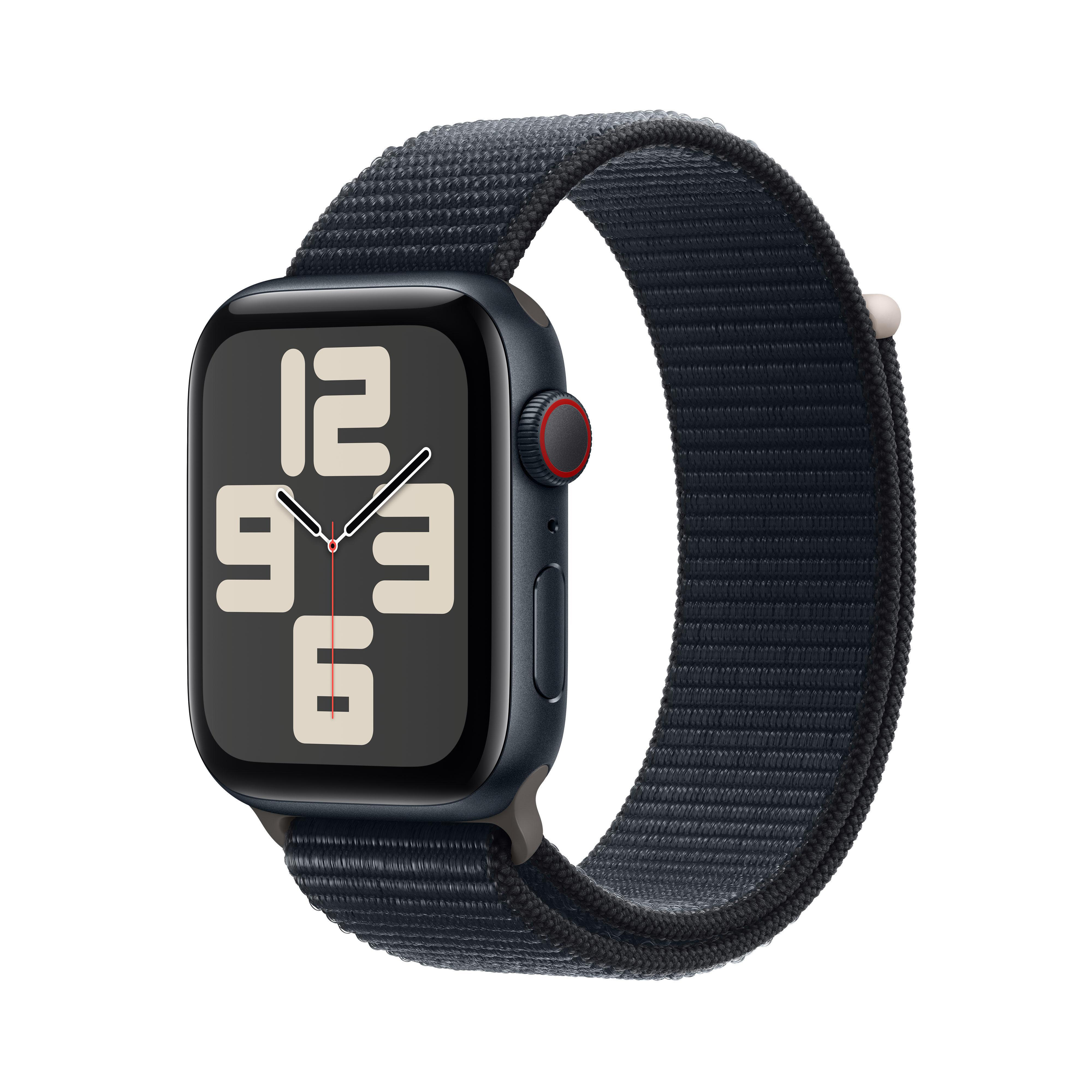 Eine Apple Watch mit schwarzem Bildschirm und dunkelblauem Armband. Die Uhr zeigt die Uhrzeit an.