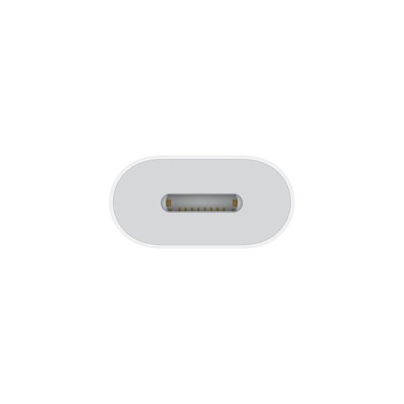 Nahaufnahme eines weißen USB-C-Anschlusses auf weißem Hintergrund.