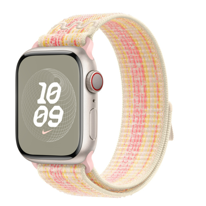 Apple Watch mit silbernem Gehäuse und Band mit gelben, pinken und beigen Streifen.