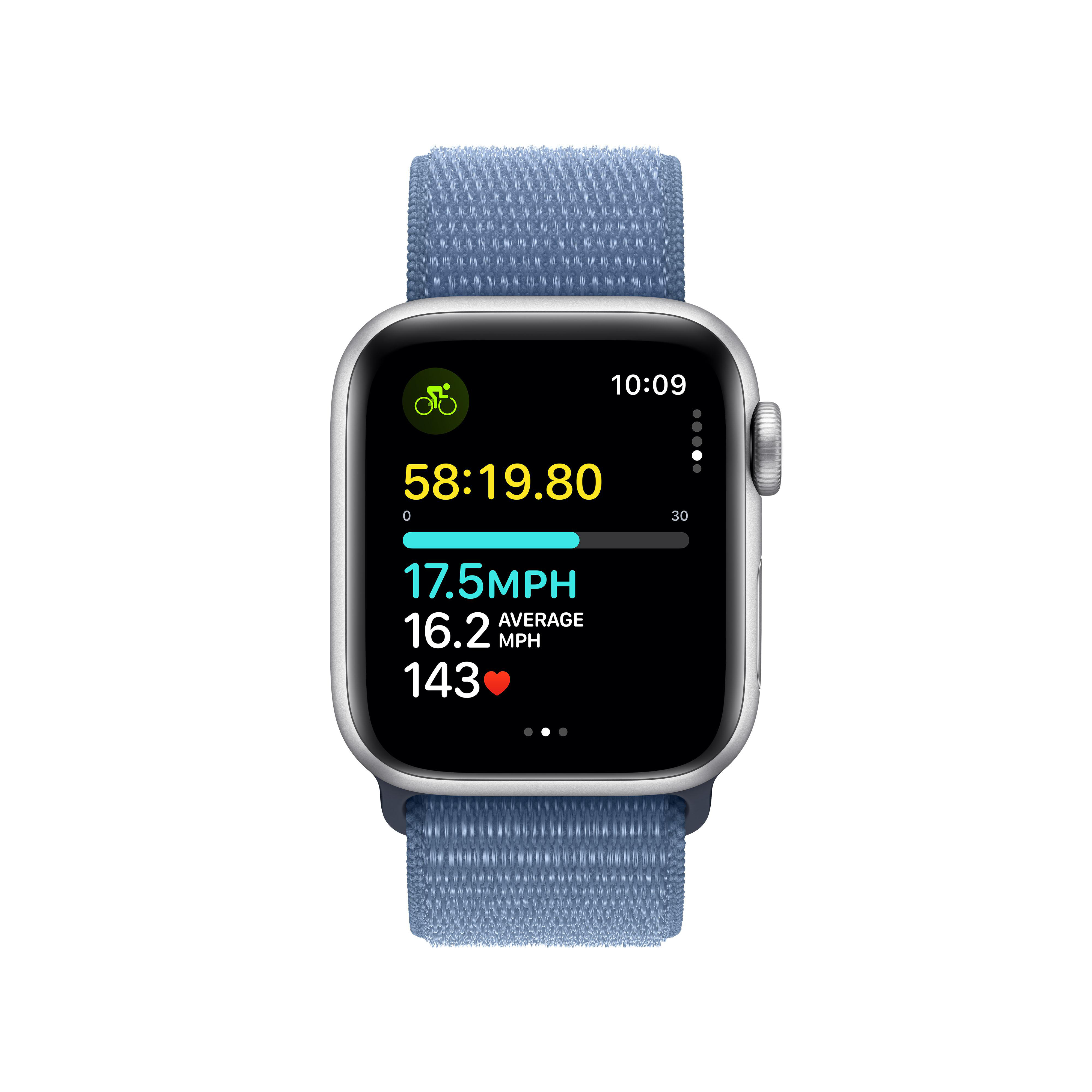 Apple Watch mit blauem Band, das Fahrradfahrdaten anzeigt: Zeit, Geschwindigkeit, durchschnittliche mph und Herzfrequenz.