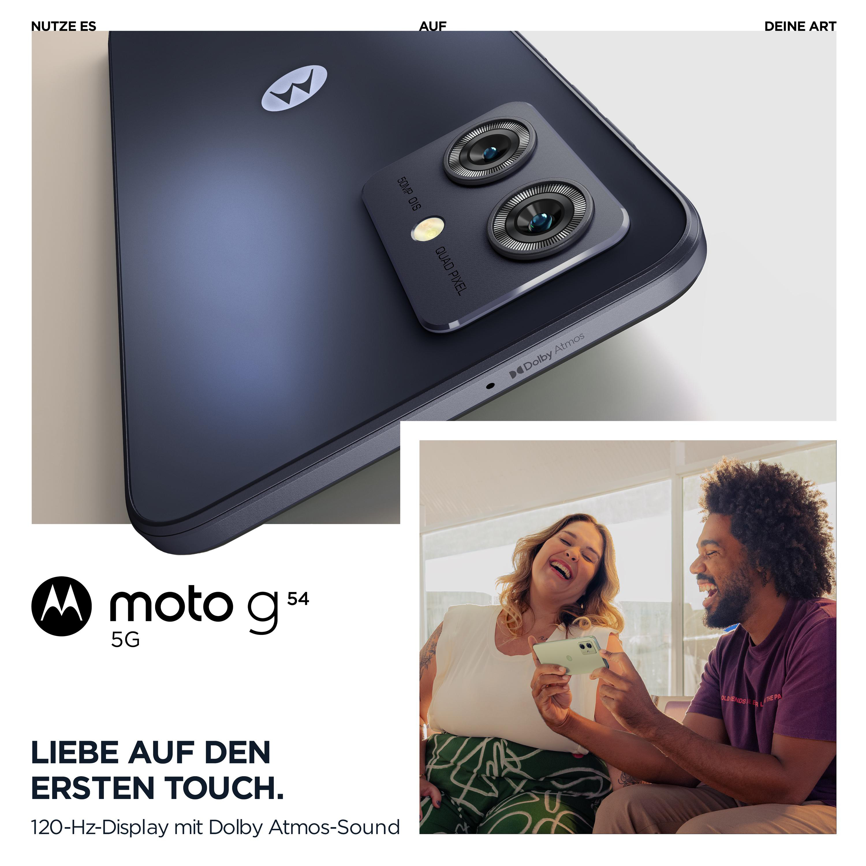 Motorola-Telefon mit Dual-Kamera und lächelnden Menschen. Text auf Deutsch. Weißer Hintergrund.