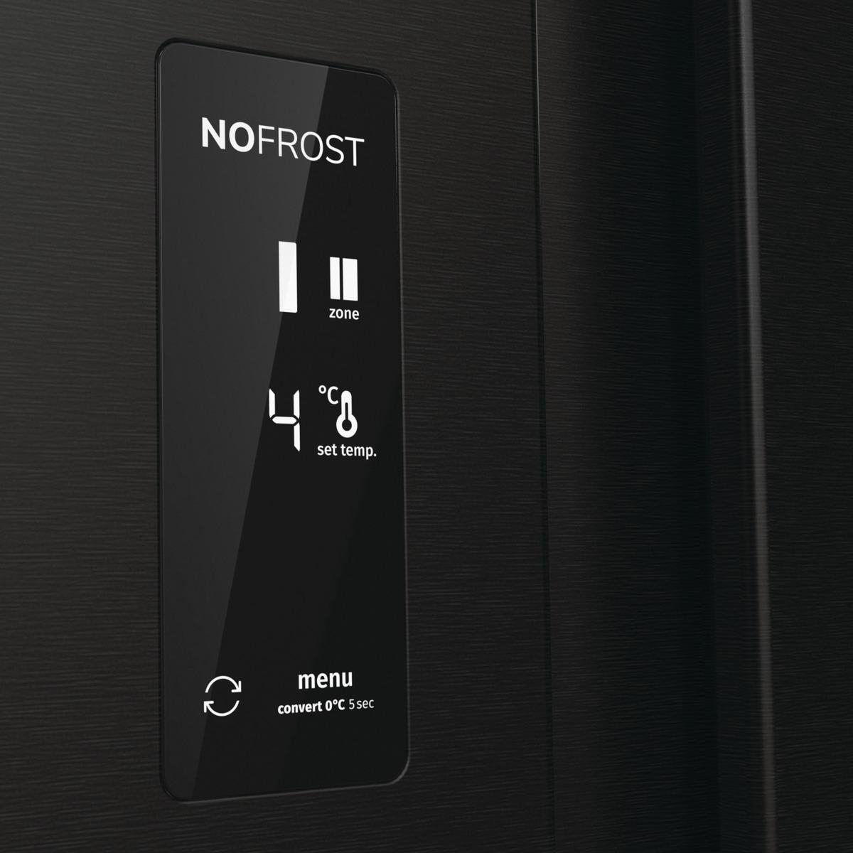 Schwarzes Kühlschrank-Bedienfeld mit 'NOFROST', Temperaturanzeige von 4 Grad, Zonenanzeige und Menüoptionen.