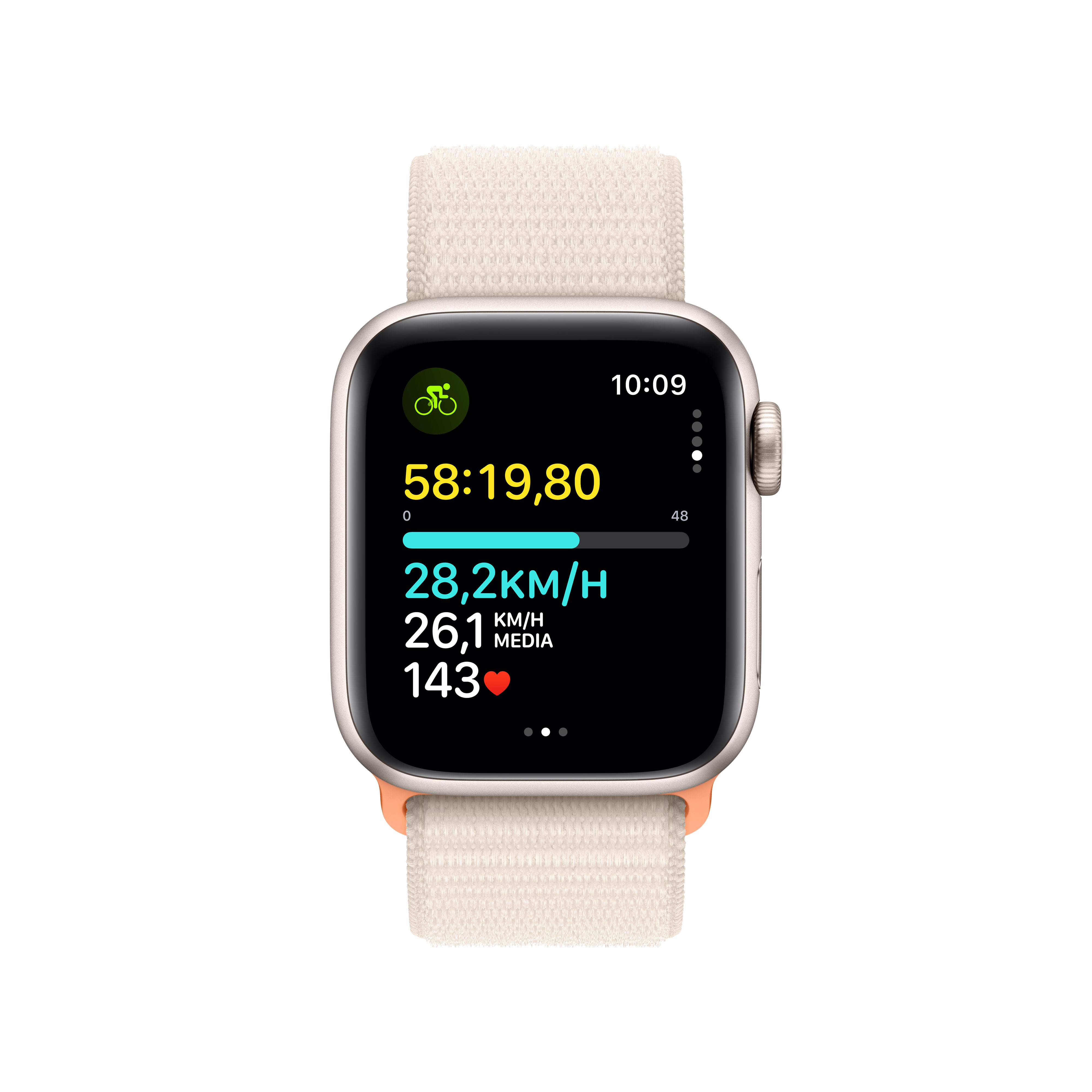 Apple Watch con correa deportiva crema, muestra datos de fitness, fondo blanco.