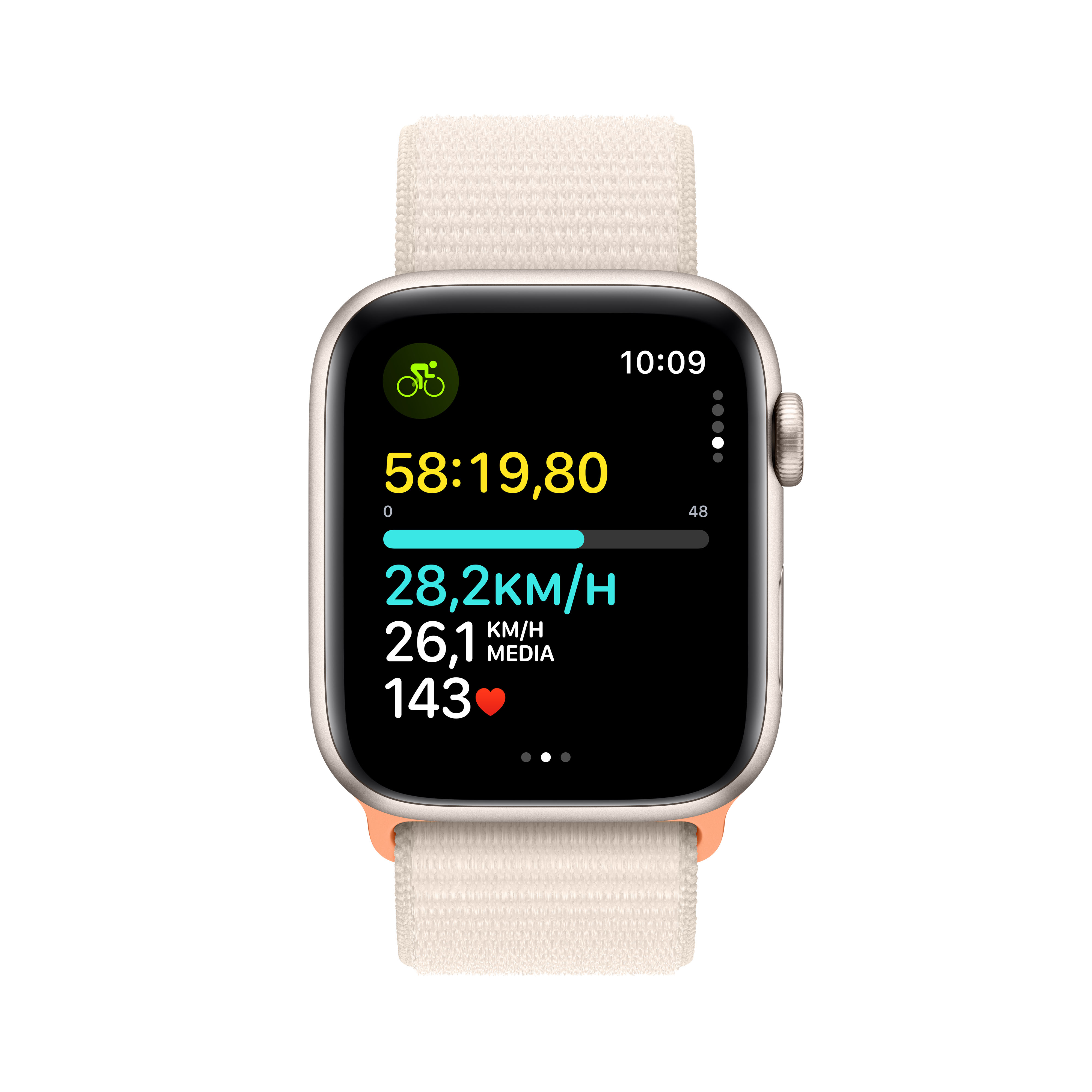 Apple Watch con datos deportivos en pantalla y una banda blanca con detalles naranjas.