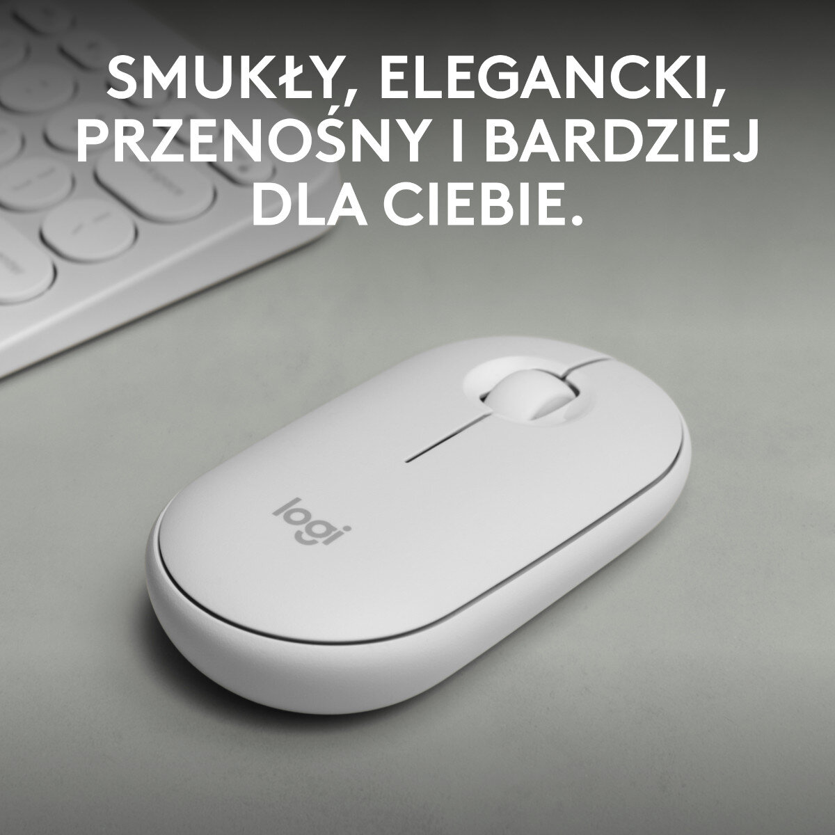 Biała mysz Logitech i klawiatura na szarej powierzchni. Tekst: 'smukła, elegancka, przenośna'.